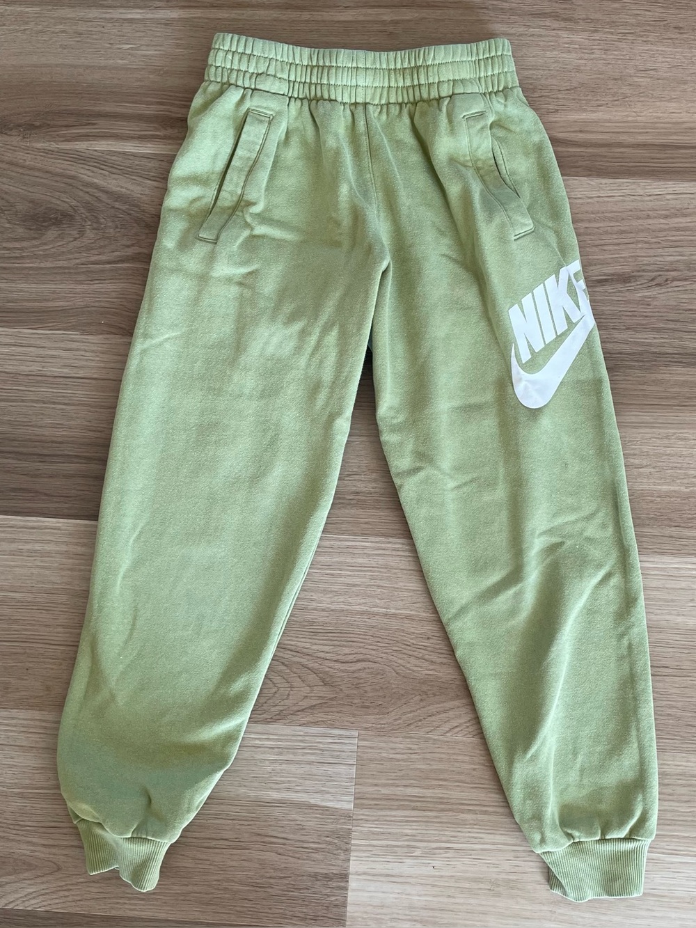 Nike Boys Green Jogger Sweatpants Pockets Drawstring Tapered Ankle Size Medium